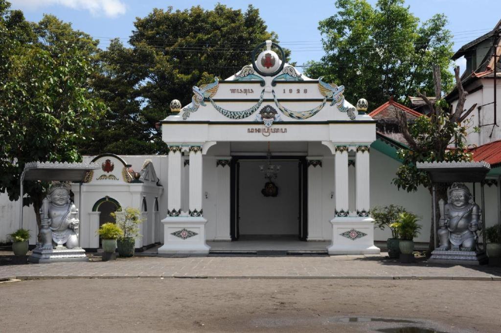 Oyo 91532 Malioboro Guesthouse Yogyakarta Bagian luar foto
